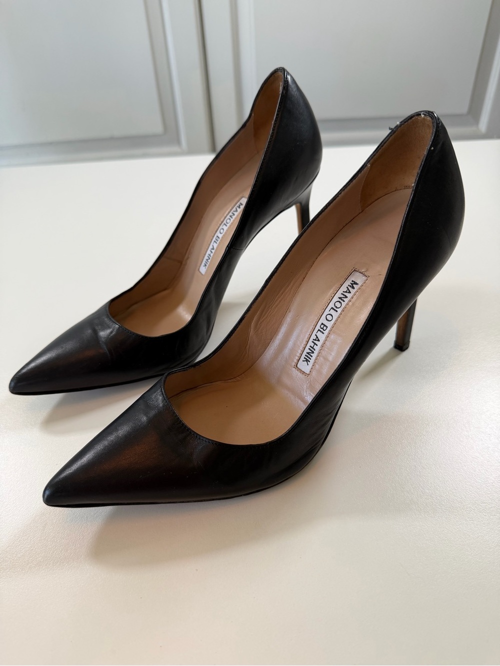 Manolo Blahnik Black Leather Pointed Toe Pumps EU 37 Italy